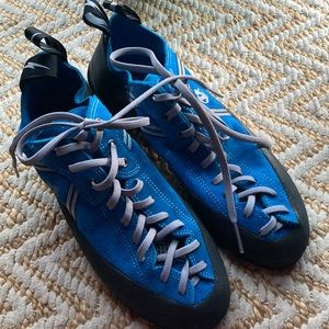 Evolv climbing shoe in Blue Size 11